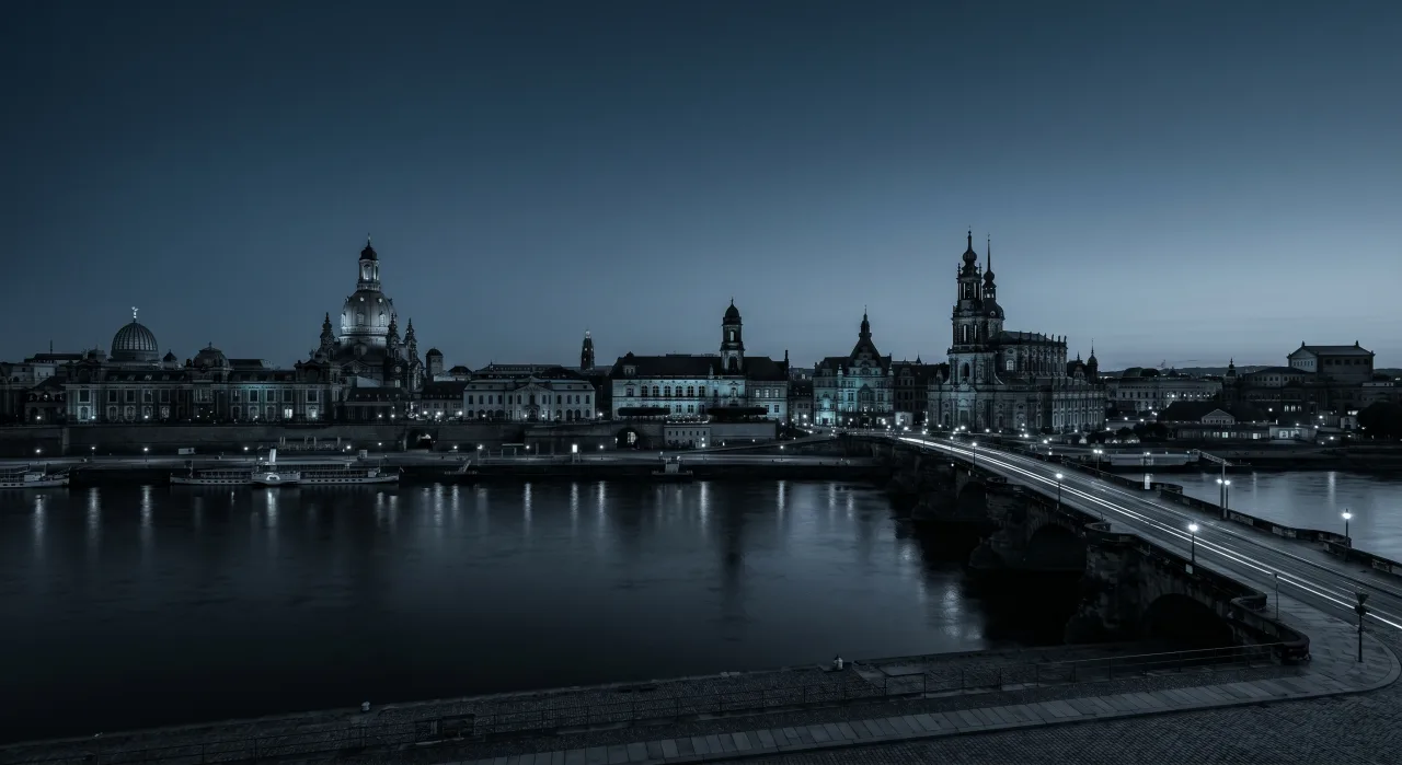 Dresden bei Sonnenuntergang — Standort der DATUREX GmbH, externer KI-Beauftragter für EU AI Act Compliance
